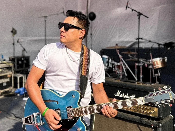 Britto KC performing at Indiestaan